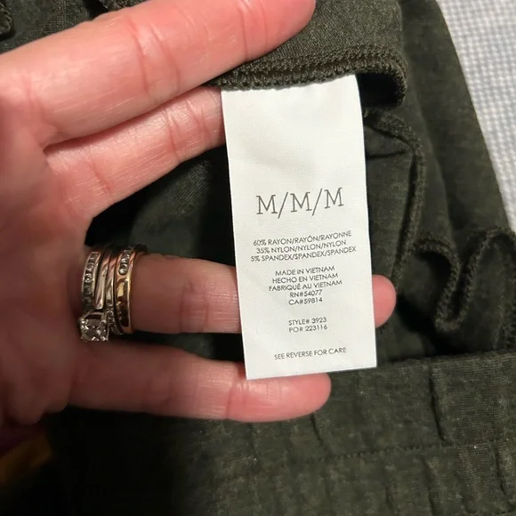 Cabi women’s olive green joggers pockets soft comfortable medium - Picture 4 of 5